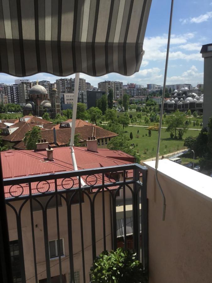 Yellowhouse Pristina Extérieur photo