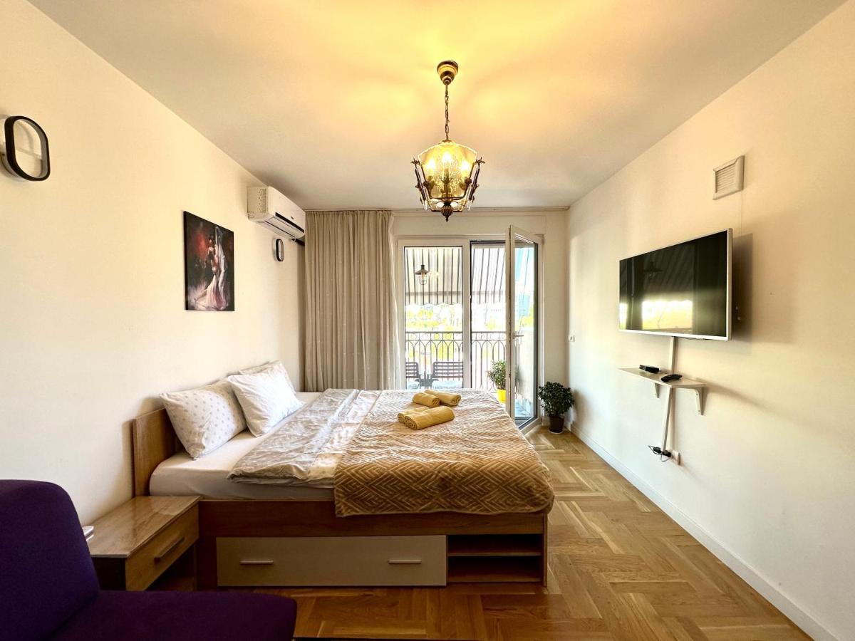 Yellowhouse Pristina Extérieur photo