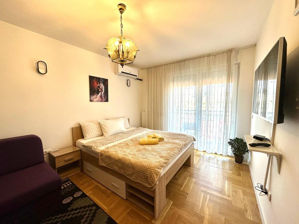 Yellowhouse Pristina Extérieur photo