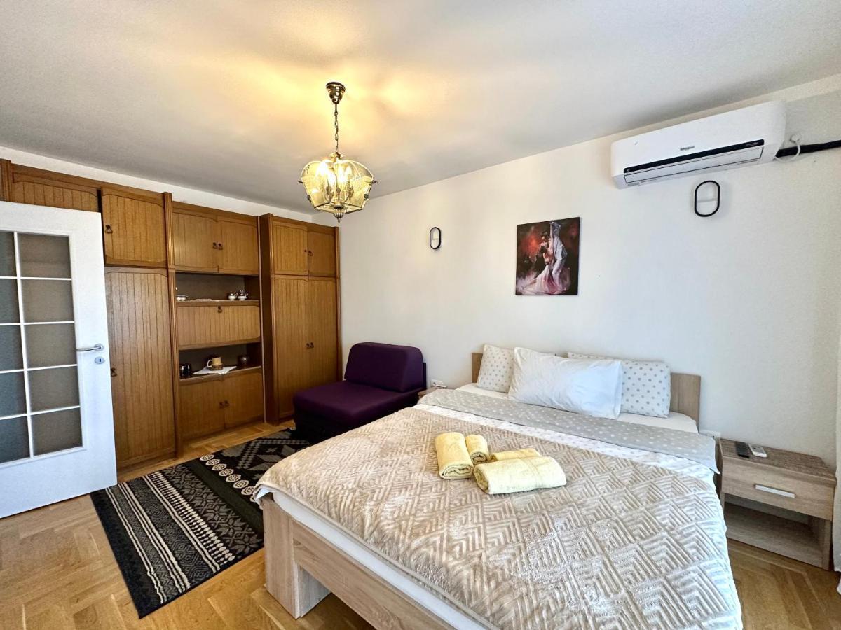 Yellowhouse Pristina Extérieur photo