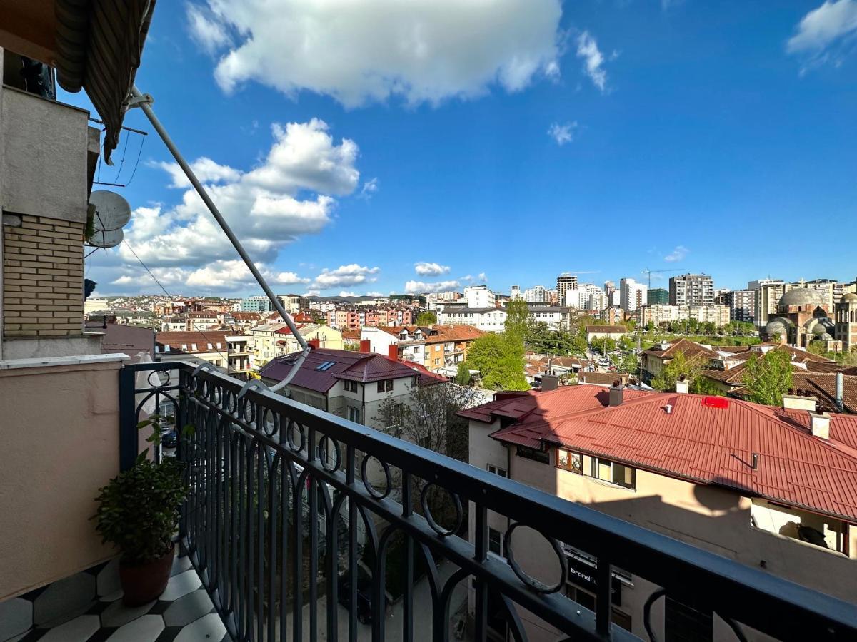 Yellowhouse Pristina Extérieur photo