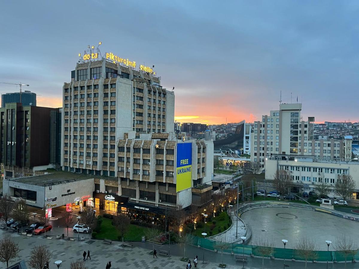Yellowhouse Pristina Extérieur photo
