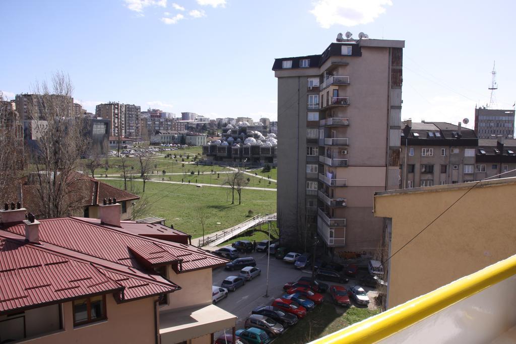 Yellowhouse Pristina Extérieur photo